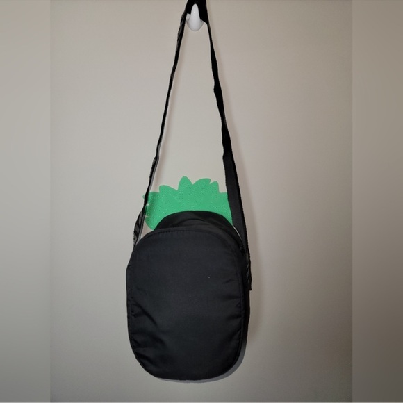 NWOT VICTORIAS SECRET VS PINK INSULATED PINEAPPLE COOLER BAG - Picture 3 of 5